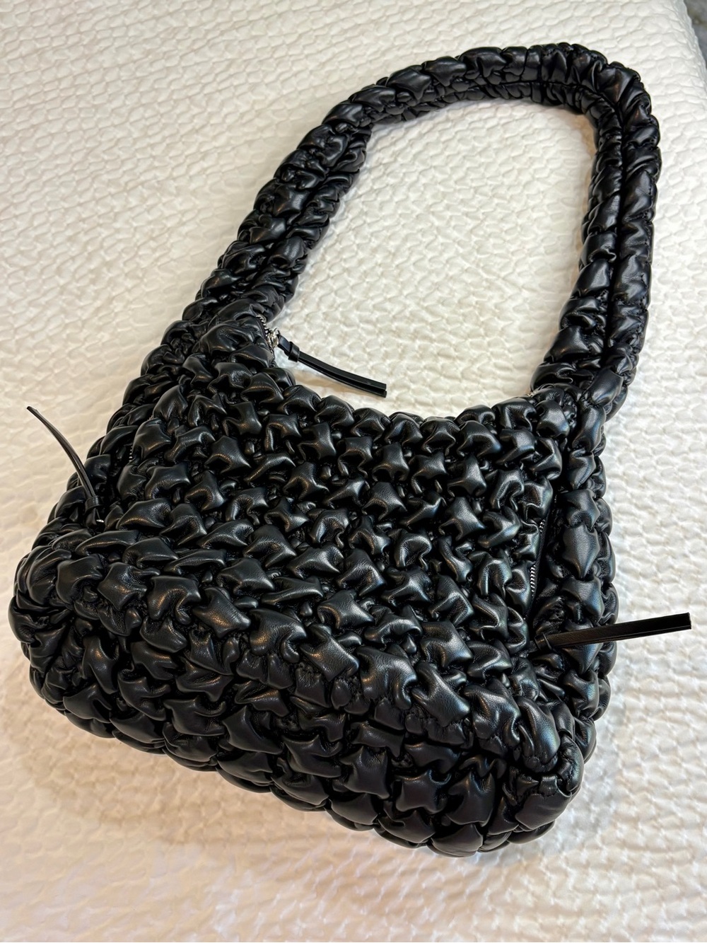 Sondra Roberts Black Quilted Woven Hobo Shoulder Bag EUC Travel-Ready Style - Picture 2 of 11